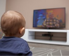 Guardare la tv con i bambini: cosa è meglio fare?